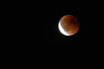   Etwas verschleierte Totale Mondfinsternis + Blutmond gehen langsam dem Ende zu.