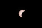 Partielle Mondfinsternis vor R�gen 12.08.2026. Hier schiebt sich gerade der Mond vor einen Teil der Sonne mit ihren Flecken.
