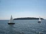 Die ehemalige  DDR-Bonzeninsel  Vilm im Greifswalder Bodden,
damals militrisch abgesichert und nur fr die hchsten SED-Bonzen betretbar,die dort ihre Villen vor dem Volk versteckt hielten,heute  besuchbar aber nur mit gefhrter Wanderung,
2006 