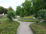 Blumenbeete im Schlo�park auf der Schlo�insel Mirow,  Landkreises Mecklenburgische Seenplatte (29.05.2026)
