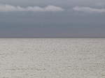 Blick von der Seebrücke in Binz auf die unruhige Ostsee am 25.