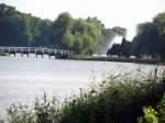 Knieperteich mit den weien Brcken und im Hintergrund ein Springbrunnen