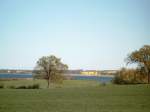 Blick von der Chausee bei Oberhof ber die Wohlenberger Wiek zum Campingplatz  Wohlenberger Wiek  (29. April 2007) 