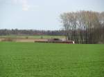 Landschaft sdlich von Pfarrhof mit ein Stck der Bahnstrecke Schwerin - Rostock an der Strae Ventschow - Hohen Viecheln (NWM), Ostern 2010