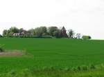 Blick von der L 01 zur Kirche von Hohenkirchen (NWM), 23.05.2010