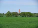 Blick von der B 105 rber nach Preseken mit seiner Kirche (NWM), 23.05.2010