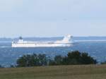 Nordwestmecklenburg, Gemeindestrae Redewisch - Steinbeck an der Kste bei Boltenhagen/Redewisch mit Blick auf die Lbecker Bucht mit Frachtfhre aus Lbeck/Travemnde, 13.09.2008