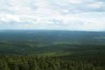 Blick am Pfingstsonntag, dem 12.06.2011, von der Aussichtsplattform in der Skisprungschanze auf dem Wurmberg/Harz ber den Sdostharz bis zum Kyffhuser, der Hainleite und dem Thringer Wald am Horizont.