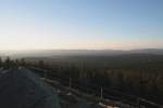 Blick am Morgen des 02.10.2011 kurz nach Sonnenaufgang von der Gipfelpyramide  der Achtermannshhe im Harz Richtung Sden ber den Sdharz bis zur Hainleite in Thringen.