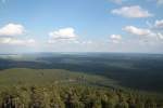 Der Ostharz am frhen Abend des 17.08.2011; Blick von der Skisprungschanze auf dem Wurmberg Richtung Osten.