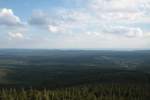 Sdharz und Hainleite; Blick am frhen Abend des 17.08.2011 von der Skisprungschanze auf dem Wurmberg Richtung Sden ber Braunlage (rechts im Tal), den Sdharz bis zum Kyffhuser (links am Horizont)