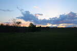 Glühender Abendhimmel über den Wiesen am ehemaligen Forsthaus am Brunnenbach; Aufnahme vom 11.06.2022...