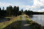 Oberharzer Wasserregal - Am Beispiel des Brenbrucher Teichs und Ziegenberger Teichs wird der Name  Wasserregal  deutlich. Wie ein Regal waren die Bauwerke bereinander angebracht. Das Wasser wurde auch nach dem Gebrauch aufgefangen und der nchsten Maschine zugefhrt. Somit konnten viele Anlagen ber- und untertage mit dem gleichen Wasser betrieben werden. Welcher Energietrge kann noch so effektiv genutzt werden? 