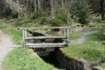 Oberharzer Wasserregal - Das grte Bauwerk ist der Dammgraben. ber eine Lnge von 25 km fhrt er das Wasser von den niederschlagreichen Gebieten um das Torfhaus in die Grubenreviere von Clausthal. Dabei berquert er mit dem 16m hohen und 940m langen Sperberhaier Dammaqudukt das Ssetal. 500 Bergleute errichteten ihn zwischen 1731 und 1734.