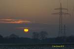 Sonnenuntergang ber der Sprtzer Feldmark bei Schnee auf dem Rapsfeld nrdlich des alten Bahndammes der ehemaligen Bahnstrecke Buchholz(Nordheide)-Trelde-Bremervrde.

 Jan Schuur 2010