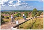 Blick vom Wilseder Berg ins Heidetal, Richtung Niederhaverbeck, dies ist der westliche steile Anstieg, es gibt noch einen Zugang von Osten, Richtung Wilsede, der ist weniger beschwerlich. August 2014