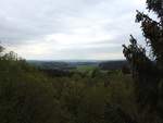 BERGISCHES LAND-BLICK VOM BAUMWIPFELPFAD PANARBORA/WALDBRÖL
Aus ca. 18-25 Meter Höhe über Grund hat man hier aus Baumwipfelhöhe einen
Blick übers BERGISCHE LAND zur SIEGREGION und den WESTERWALDHÖHEN im
Hintergrund....am 6.5.2019