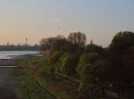 Frühlingshafte Abendstimmung in Köln.

Köln Rodenkirchnerbrücke, 03. April 2017