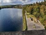 Blick von der Sperrmauer der Möhnetalsperre in Richtung Möhnesee-Günne am 30.09.2020