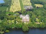 Wunderschn eingerahmt von grner Natur liegt das Schloss Krickenbeck bei Nettetal. Das Bild stammt vom 01.06.2009