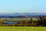 Blick von der Voreifel über Euskirchen auf das ca. 33 km entfernte Siebengebirge - 03.11.2015