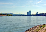 Rhein - das Siebengebirge und Hochhäuser in Bonn - 07.09.2016