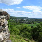 SIEG-LANDSCHAFT BEI DATTENFELD UNTERHALB DER BURGRUINE WINDECK
Durch eine traumhaft schöne Landschaft fließt die SIEG in ihrem Unterlauf,
hier von der Burgruine WINDECK am 21.5.2017 fotografiert....