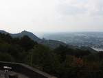 FASZINATION RHEINISCHES SIEBENGEBIRGE  Herrliche Aussichten bietet der NATURPARK SIEBENGEBIRGE bei KÖNIGSWINTER/RHEIN,  wie hier der Blick vom PETERSBERG auf den DRACHENFELS mit der DRACHENBURG