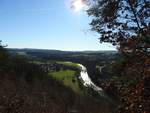 TRAUMHAFTES SIEGTAL BEI WINDECK
Hoch über dem Siegtal im  WINDECKER LÄNDCHEN  geht der Blick vom Aussichtspunkt
 ALTER STUHL  bei HURST über die Eisenbahnbrücke der Strecke Aachen-Köln-Siegen
bis zu den Höhenzügen des Westerwaldes...am 13.2.2019