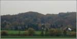 Mlheim-Ruhr - Blick von der Ruhrseite Mendenerstrae ber die Ruhrauen und Ruhr auf Mintard mit dem Mintarder Berg im Hintergrund.