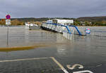 Schiffsanleger bei Rheinhochwasser in Remagen - 16.12.2023