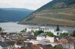 Von der Ruine aus hat man eine sehr schne Aussicht ber Bingen und auf das rechte Rheinufer, dreht man sich nur etwas nach links, hat man fast den kompletten Bahnhofsbereich und die Nahe im Blick