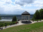 TRAUMHAFTES RHEINTAL- über den Pavillion dicht unterhalb des Niederwald-Denkmals  hoch über RÜDESHEIM/RHEIN fällt am 15.5.2016 der Blick auf BINGEN  am jenseitigen Rheinufer....