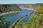 Rhein mit Blick flussabwärts am 02.10.11 vom Loreley-Felsen aus.