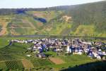 Ein Blick ber Minheim an der Mosel bei Schnem  Sommerwetter am 23.7.2012.