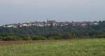 Blick auf Berus.

Der alte Ortskern liegt auf einem Bergsporn des Saargaus ber den weiten Niederungen der Saar, direkt an der Grenze zu Lothringen (Frankreich).

Sehenswert ist der historische Ortskern mit Zehentscheune und Torhaus Scharfeneck.

Weiterhin erwhnenswert sind die Oranna Kapelle und das Europa Denkmal sowie die Langwellensendeanlage von Europe I.

23.09.2012