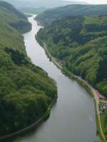 Hier sieht man die Saar vom Aussichtspunkt in Dreisbach aus.
Das ist der sdliche Teil der Saarschleife.
