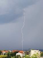 Ein Gewitter entldt sich ber Dresden. (25.7.2009)