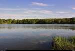 Blick auf den Auensee in Leipzig Richtung Süden, nahe der Parkeisenbahn Auensee.