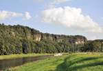 Blick von Rathen ber die Elbe (mit Raddampfer) auf das Elbsandsteingebirge - 02.09.2009