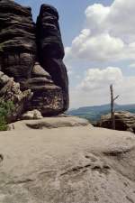 Das weitflchige Massiv des  Pfaffensteins  bietet viele  mrchenhafte  Motive und ebensolche Fernsichten. Gigantisch und auch mystisch sind diese vielen vom Wetter geformten Sandsteinfelsen hier oben.
Colorado lt da gren ... Foto: Juni 2005, Camera:  Praktica MTL-50 