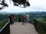 Es gibt keine Möglichkeit mehr, dort hinzukommen. Diese berühmte Aussichtsplattform in der Sächsischen Schweiz auf der Bastei,  Sachsens Balkon , ca. 200 Meter über der Elbe bleibt aus Sicherheitsgründen dauerhaft gesperrt, eine Sanierung der Felsnase sei nicht möglich. Im Gespräch sind bereits die Errichtung eines Skywalks und eines großen Aussichtsturmes; Aufnahme vom 12.06.2009
