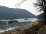 Winterstimmung an der Elbe in der Schsischen Schweiz mit einem tschechischen Schleppverband zwischen Kurort Rathen und Wehlen, 15.01.2008  