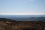 Blick vom Brockengipfelplateau am 02.10.2011 nach Sdosten ber die Heinrichshhe (links), den Kleinen und den Groen Winterberg und ber den Sdostharz bis zum Kyffhuser und der Hainleite in