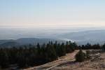 Blick am frhen Morgen des 15.10.2011 von der Treppe des Brockenhauses Richtung Osten ber Wernigerode, den Harznordostrand und das Harzvorland.