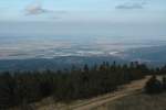 Abendstimmung auf dem Brocken; Blick am 10.09.2011 von der Treppe des Brockenhauses Richtung Nordosten ber Wernigerode und das nordstliche Harzvorland; Unter dem Horizont sind noch Magdeburg und