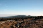 Die Hohneklippen vor einem endlosen Hochnebelmeer; Blick am frühen Nachmittag des 16.11.2012 vom Gipfelrundweg des Brocken Richtung Osten...