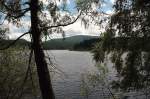 ber dem schnen Eckerstausee erhebt sich im Hintergrund der Brocken; Blick am frhen Nachmittag des 22.06.2013 vom Wanderweg entlang des Sees...