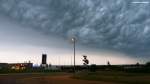 Kurz vor dem Wolkenbruch, nachdem es ein paar Tage heiß war, gesehen auf einem Rastplatz an der A 38 in Sachsen-Anhalt, Juni 2013