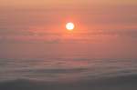 Sonnenaufgang vom Brocken am 12.07.20913 gegen 05.48 Uhr; Blick von der Treppe des Brockenhauses Richtung Nordosten...